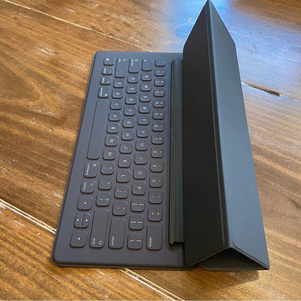 Apple Smart Keyboard Folio in Dark Gray